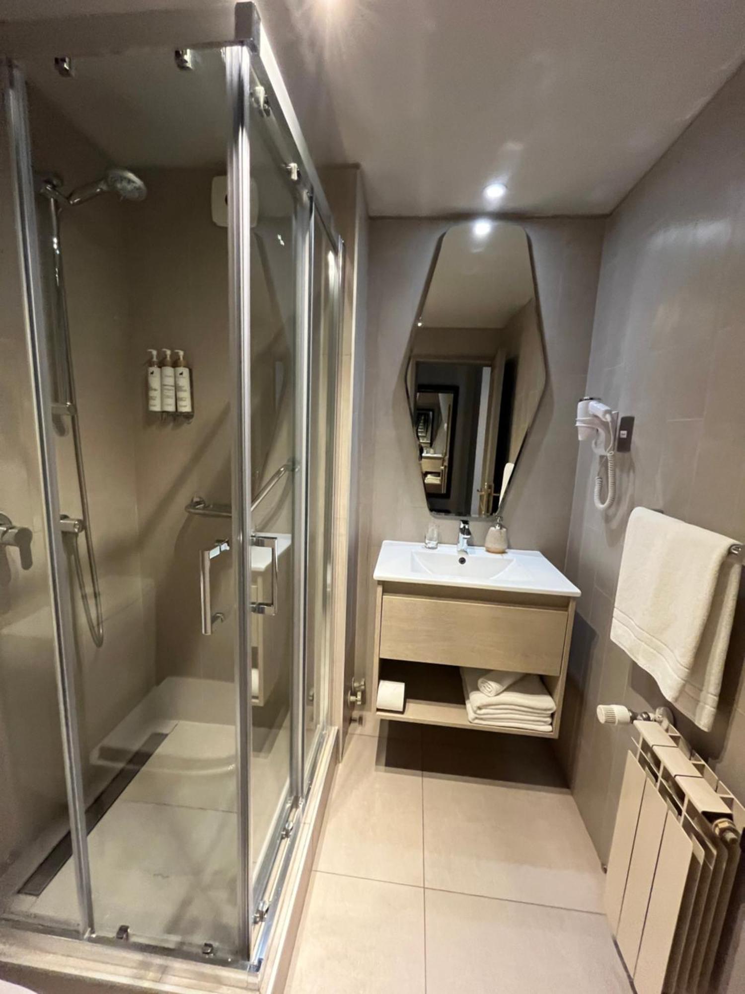 Hotel Martin Gusinde Пуерто Наталес Екстериор снимка
