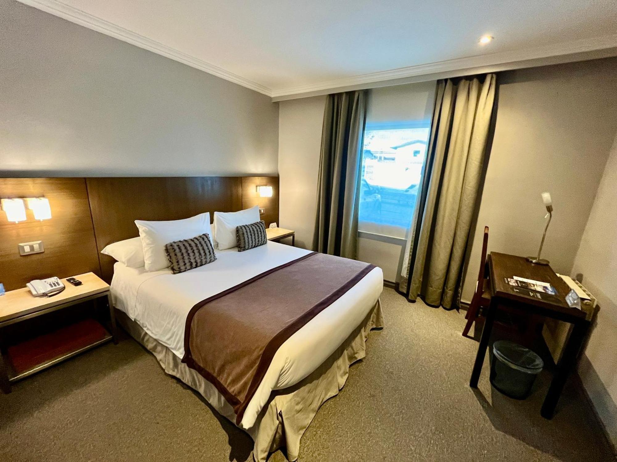 Hotel Martin Gusinde Пуерто Наталес Екстериор снимка