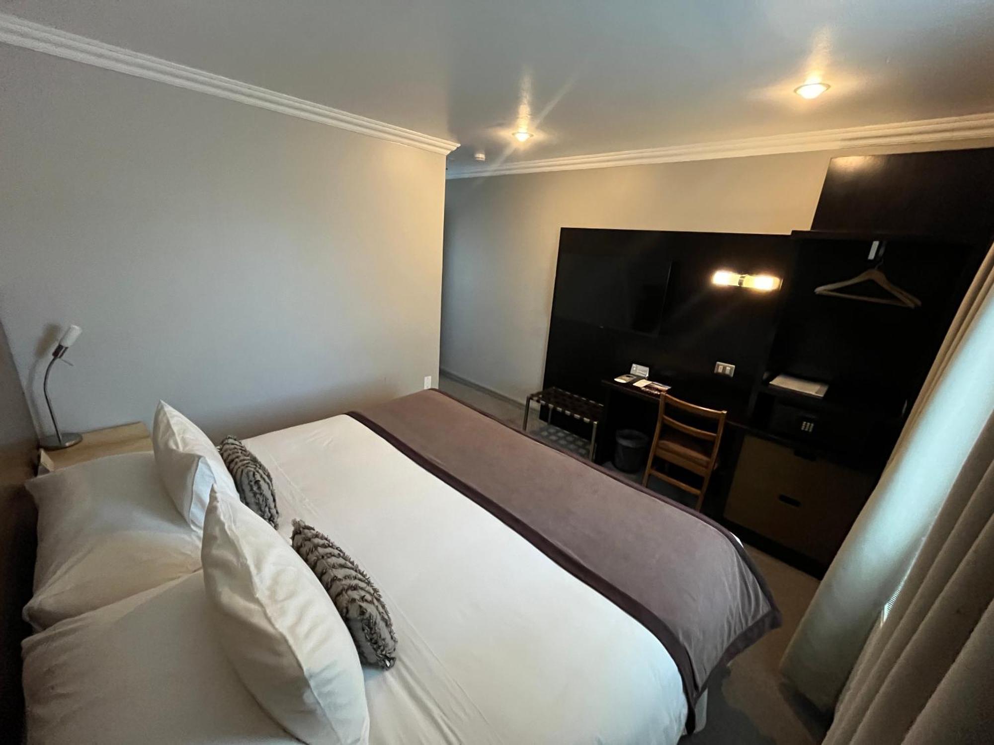 Hotel Martin Gusinde Пуерто Наталес Екстериор снимка