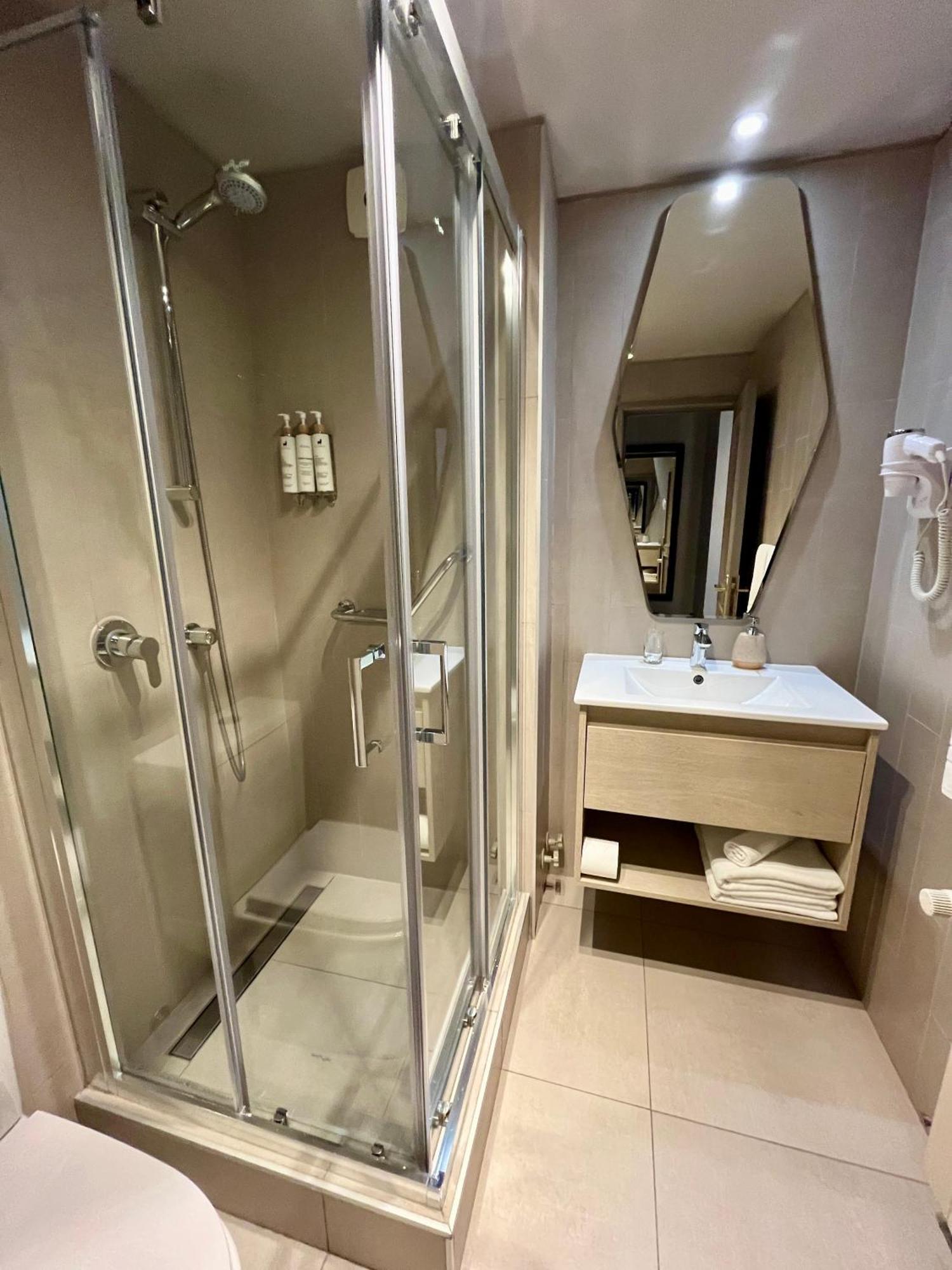 Hotel Martin Gusinde Пуерто Наталес Екстериор снимка
