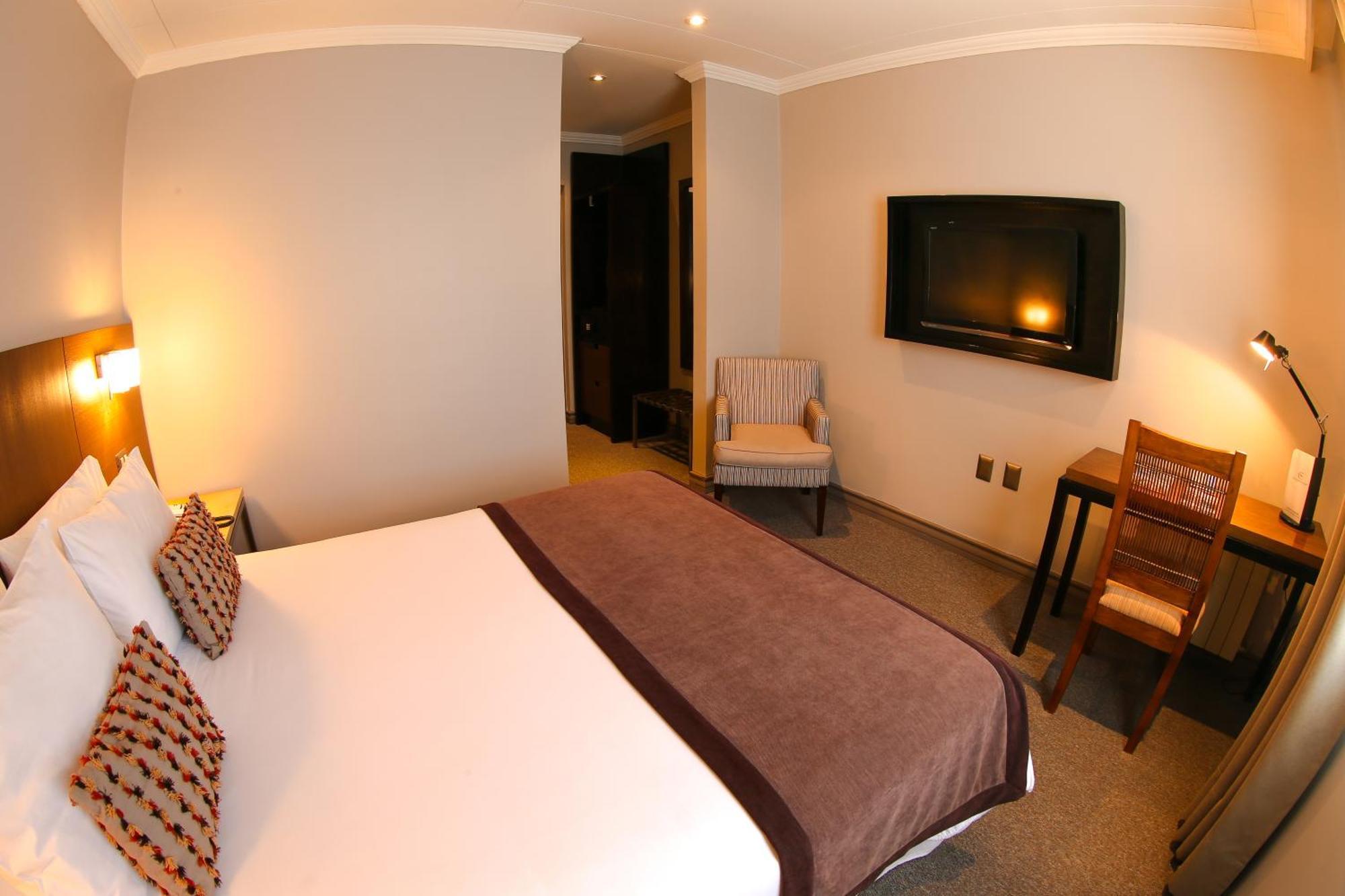 Hotel Martin Gusinde Пуерто Наталес Екстериор снимка